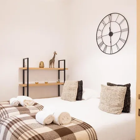 With Terrace By Lovelystay * Lissabon